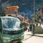 bus a la entrada de machu picchu